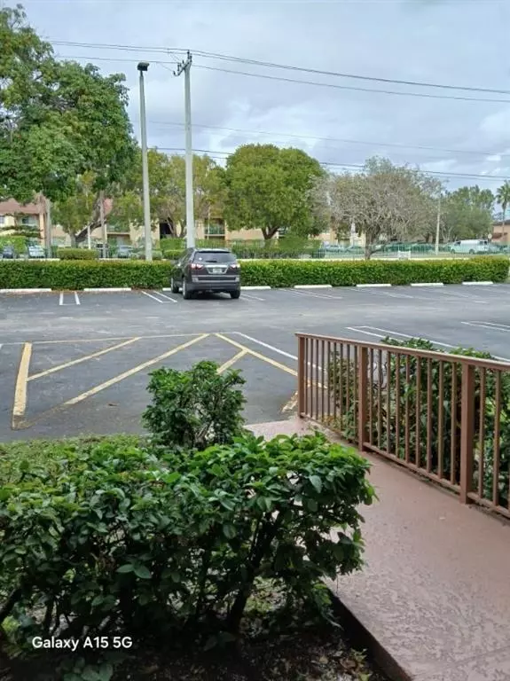 Fort Lauderdale, FL 33319,6300 NW 62nd St #106