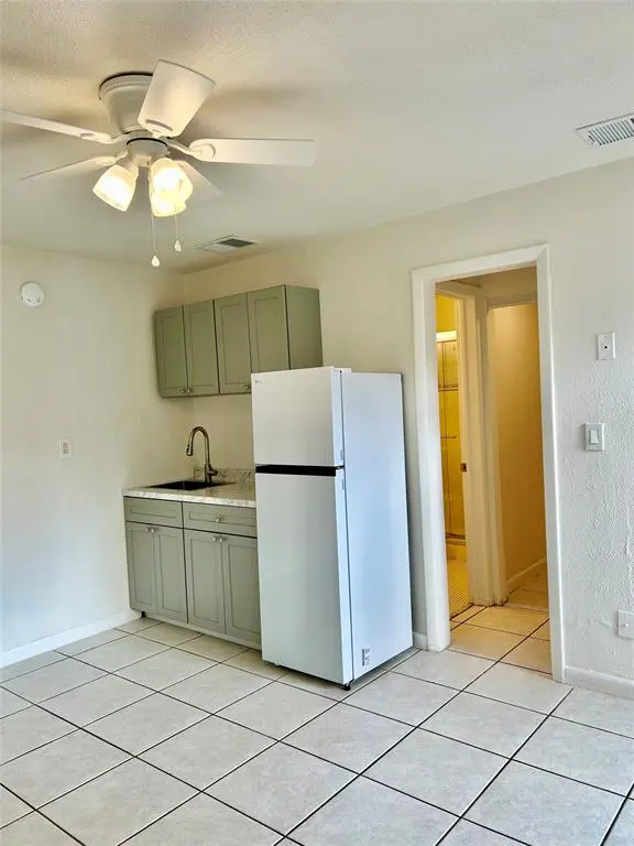 Pompano Beach, FL 33062,1095 SE 22nd Ave #8