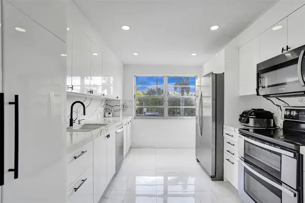 Aventura, FL 33160,2801 NE 183rd St #101W