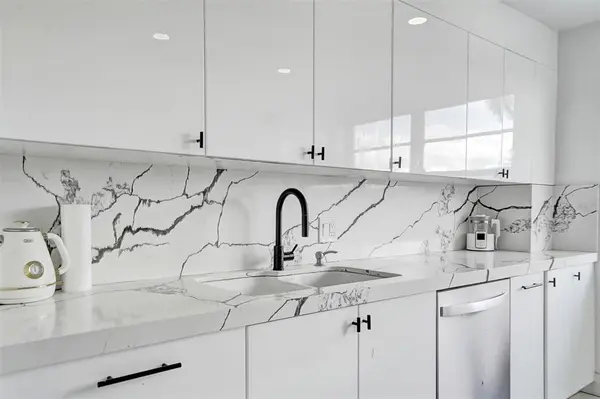 Aventura, FL 33160,2801 NE 183rd St #101W