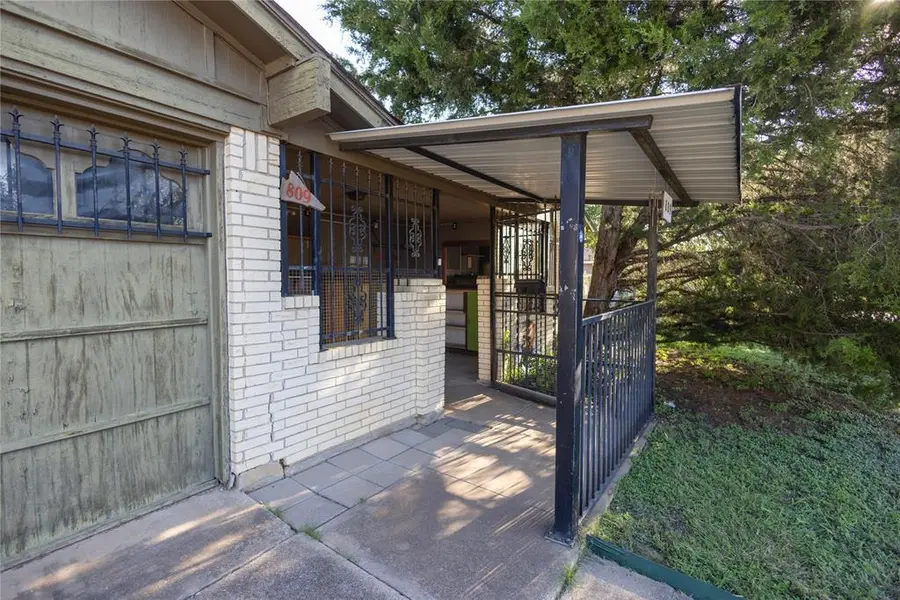 809 Lomo Street, Fort Worth, TX 76110