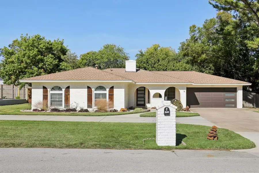 3554 Mercury Drive, Grapevine, TX 76051