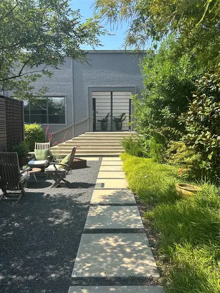 2323 Farrington Street, Dallas, TX 75207