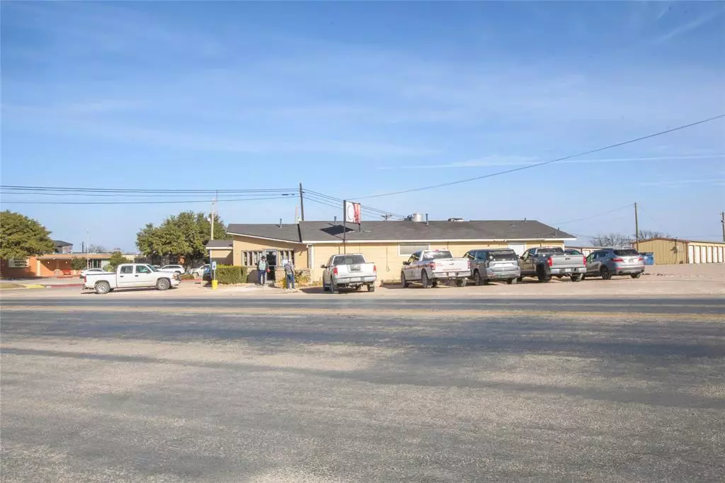 Ballinger, TX 76821,1610 N Broadway Street