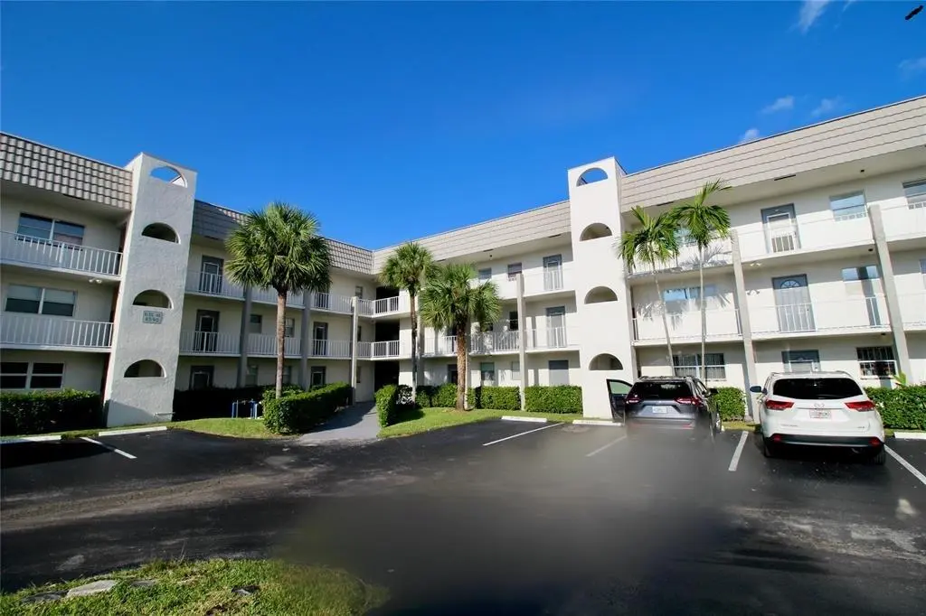 Sunrise, FL 33322,8590 Sunrise Lakes Blvd #106