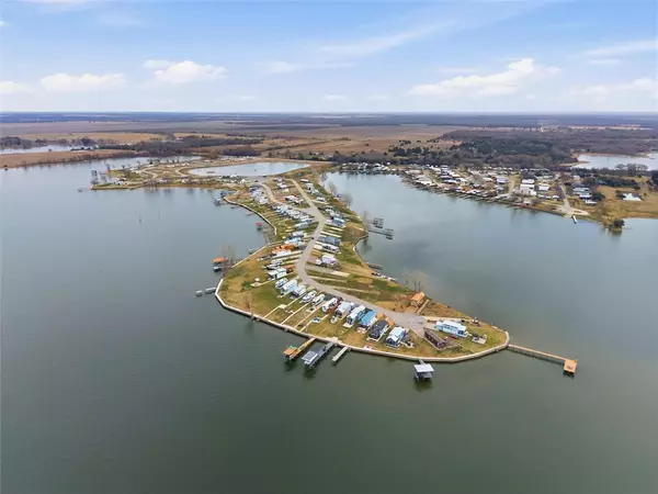 Kerens, TX 75144,6384 Peninsula Road