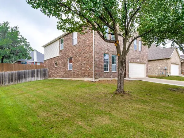 1105 Windhaven Circle, Lewisville, TX 75067