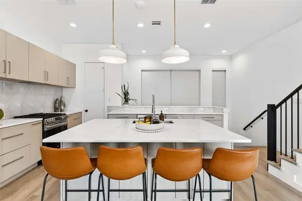 Dallas, TX 75208,419 W 9th Street #102