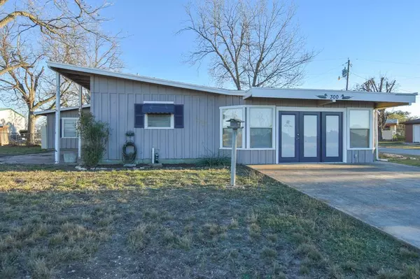300 N Shore, Brady, TX 76825