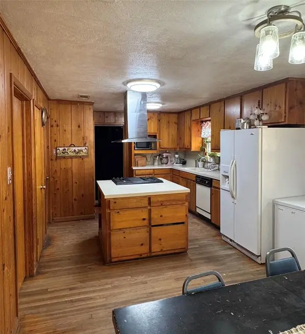 907 W Fordall Street, Henderson, TX 75652