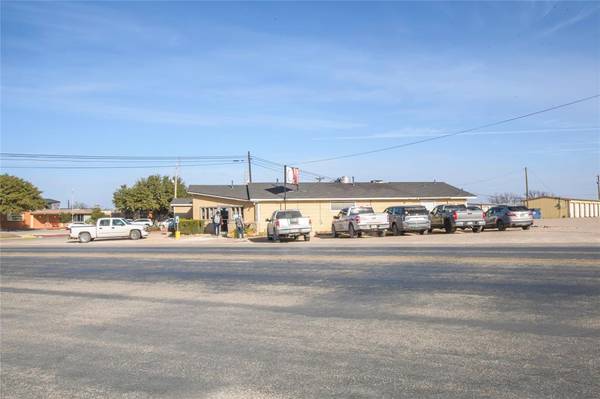 1610 N Broadway Street, Ballinger, TX 76821