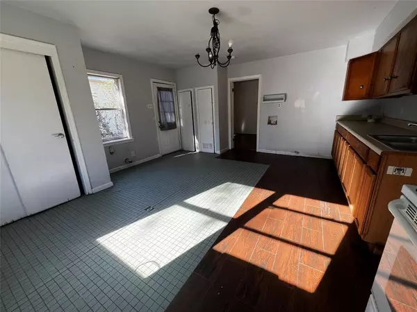 Denison, TX 75021,612 E Gandy Street