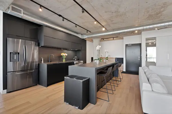 Toronto C01, ON M5V 1V1,42 Camden ST #603