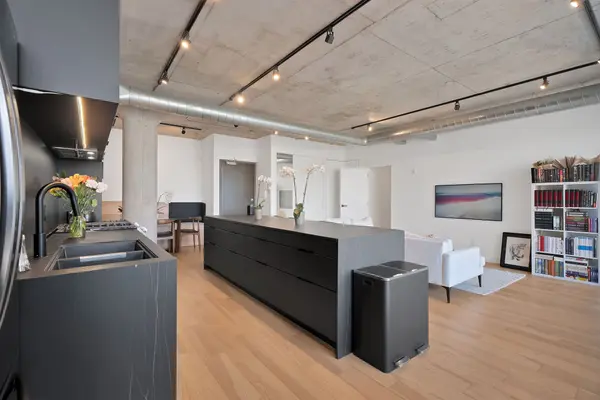 Toronto C01, ON M5V 1V1,42 Camden ST #603