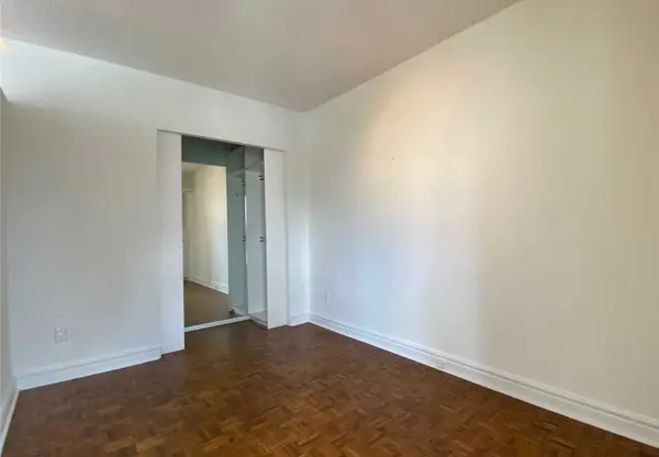 Toronto C01, ON M5J 2G2,33 Harbour SQ #3025