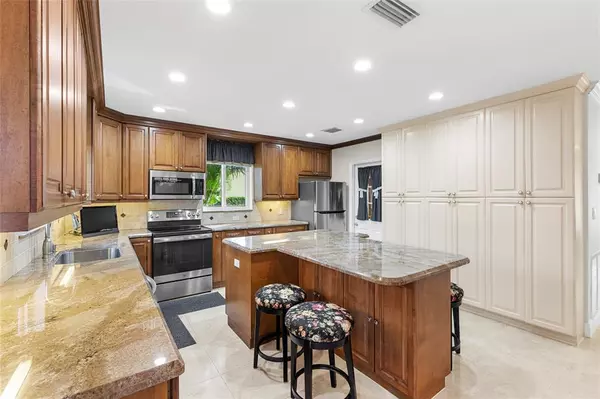 Plantation, FL 33317,7237 E Tropical Way