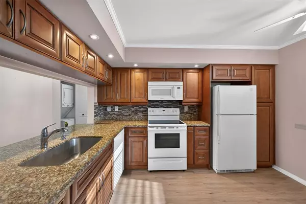 Sunrise, FL 33322,2524 NW 104th Ave #307