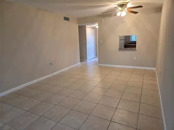 Sunrise, FL 33322,8590 Sunrise Lakes Blvd #106