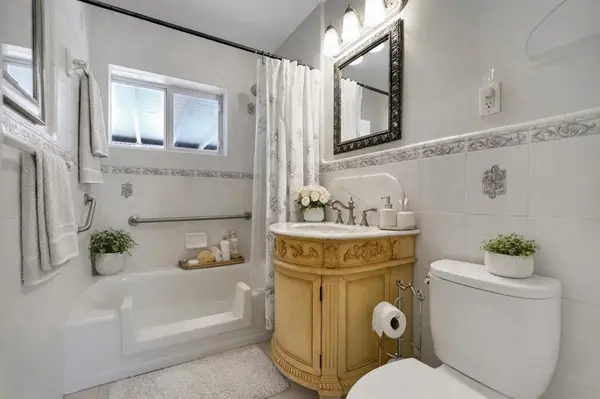 Pompano Beach, FL 33060,180 SW 9th Ct