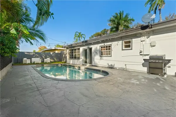 19340 NE 19 AV, North Miami Beach, FL 33179