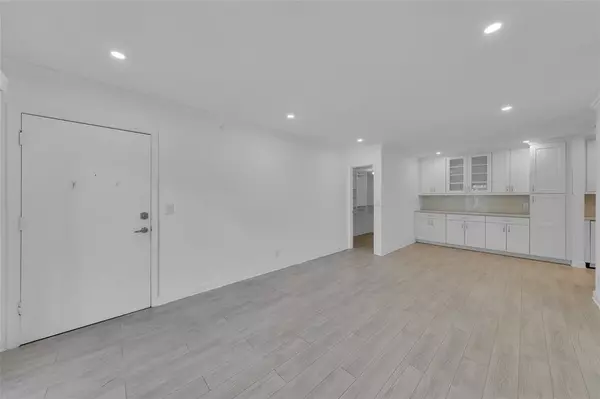 Pompano Beach, FL 33060,170 Cypress Club Dr #716