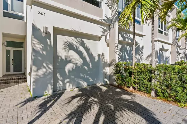 North Miami, FL 33181,2477 NE 135th St