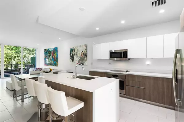 North Miami, FL 33181,2477 NE 135th St