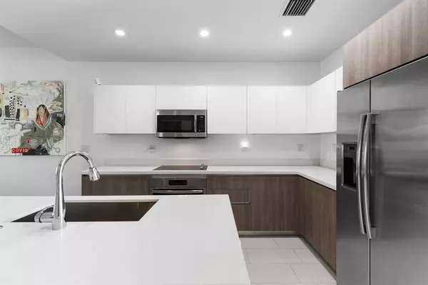 North Miami, FL 33181,2477 NE 135th St