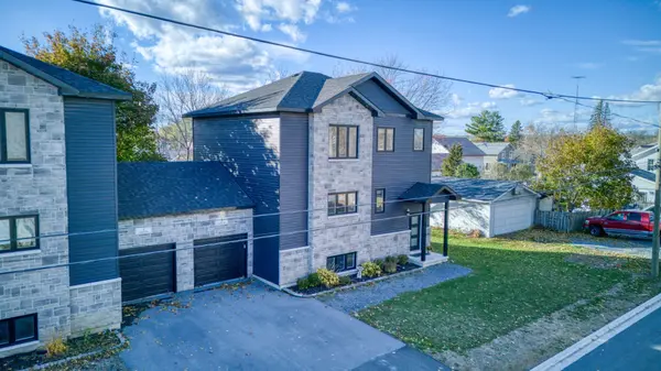 5 Cross ST, Loyalist, ON K0H 2H0