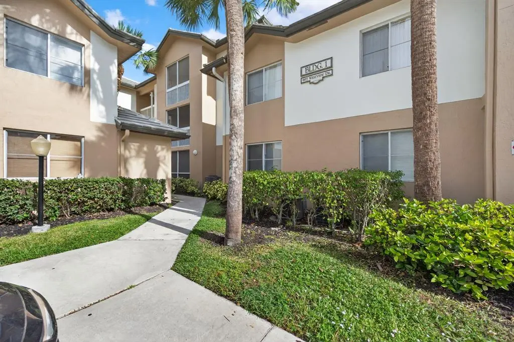 Coral Springs, FL 33076,9977 Westview Dr #136