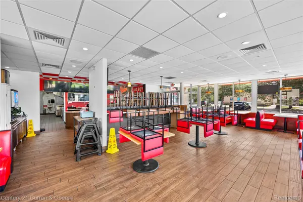 32704 Grand River AVE, Farmington, MI 48336