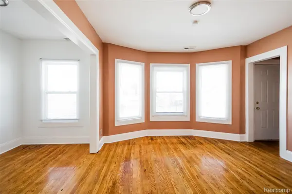 5435 Burns ST, Detroit, MI 48213