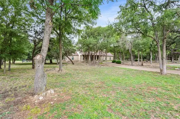 Crawford, TX 76638,735 Winding Trail