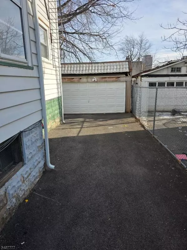 Newark City, NJ 07112,388 Seymour Ave