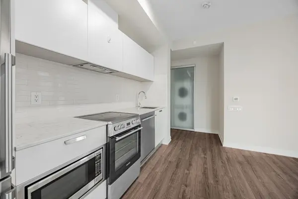 Toronto C08, ON M4Y 0C3,50 Charles ST E #2305