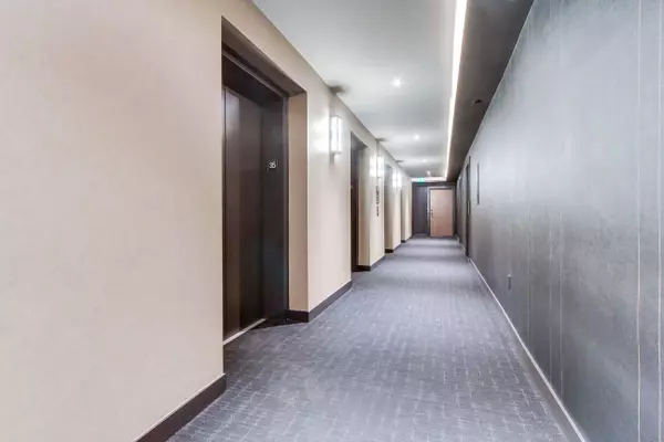 Toronto C08, ON M4Y 0J1,55 Charles ST