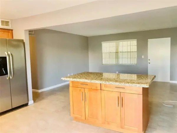 Hollywood, FL 33020,1449 N 14 #102