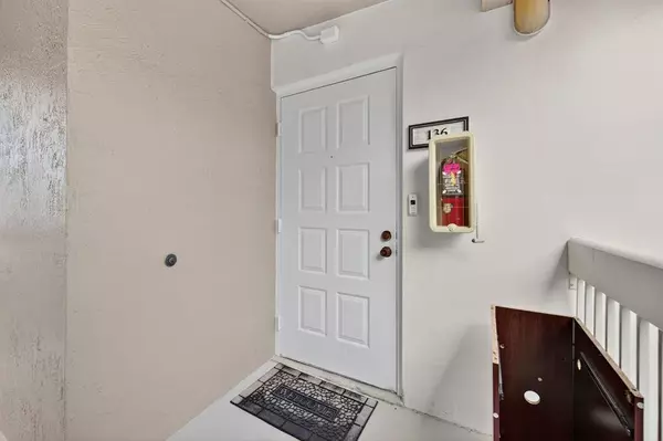 Coral Springs, FL 33076,9977 Westview Dr #136