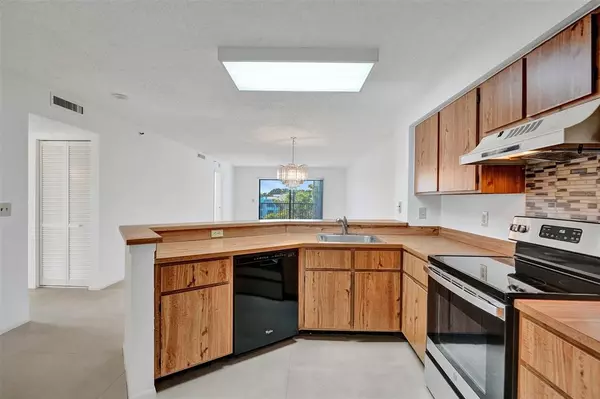 Pompano Beach, FL 33069,2221 Cypress Island Dr #501