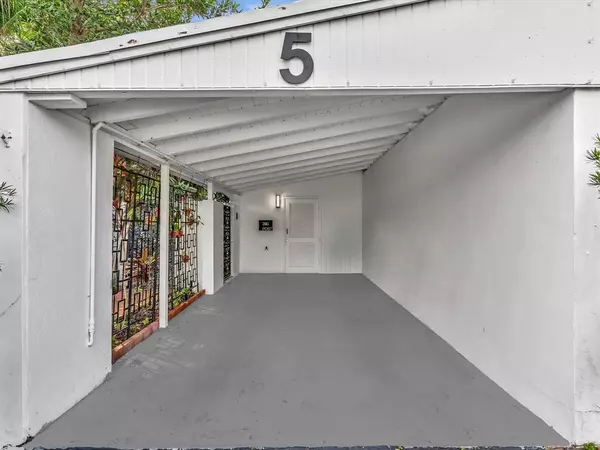 Wilton Manors, FL 33305,5 Middlesex Dr #5