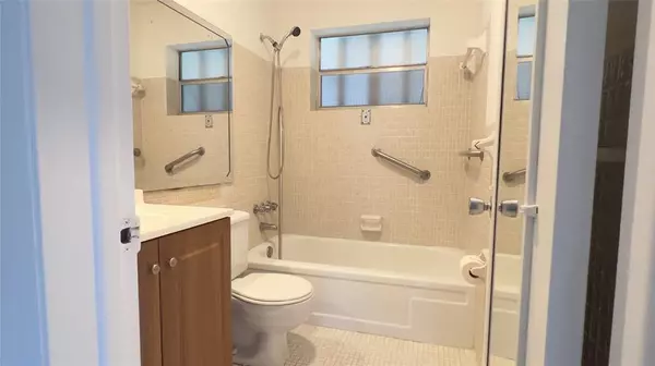 Lauderhill, FL 33313,1281 NW 43rd Ave #106