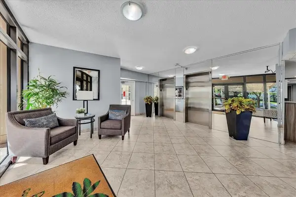 Pompano Beach, FL 33069,545 Oaks Ln #403