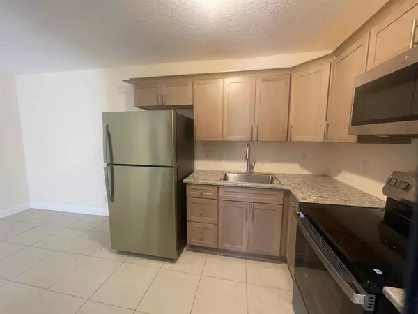 Fort Lauderdale, FL 33313,5213 NW 23rd St #166