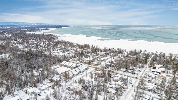 11 62nd ST S, Wasaga Beach, ON L9Z 1V5