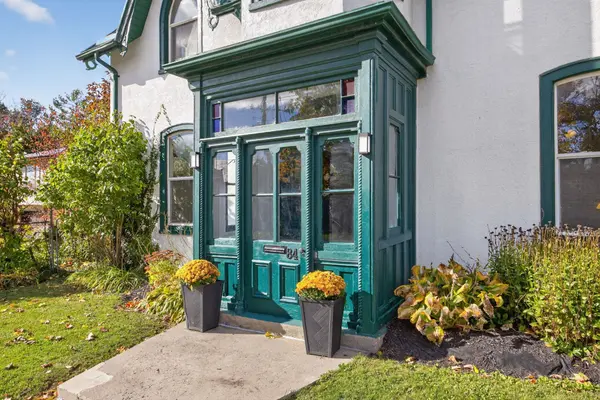 Barrie, ON L4M 3K9,84 Wellington ST E