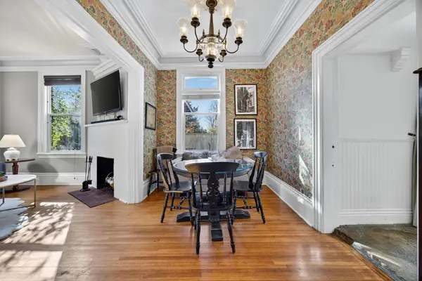 Barrie, ON L4M 3K9,84 Wellington ST E