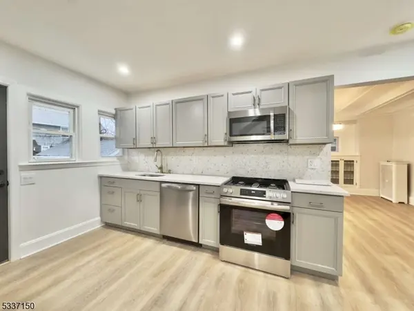 East Orange City, NJ 07017,14 Roosevelt Ave