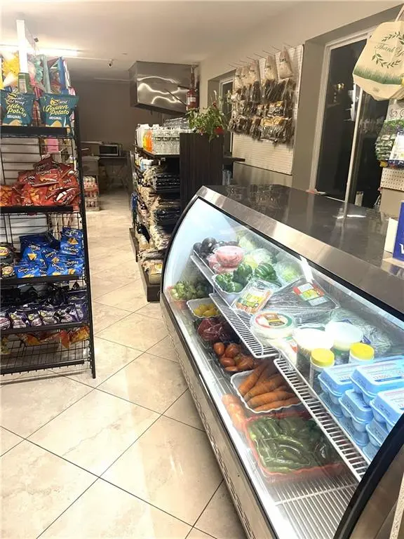 Staten  Island, NY 10302,2154 Richmond TER