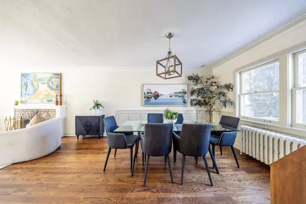 Toronto C11, ON M4G 1R9,38 McRae DR