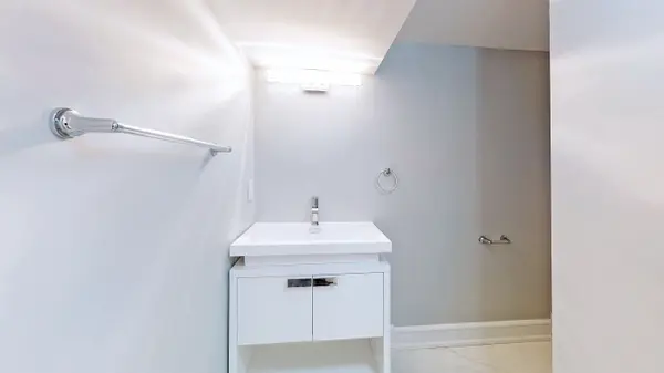 Toronto C01, ON M6H 3K8,783 Dufferin ST #1